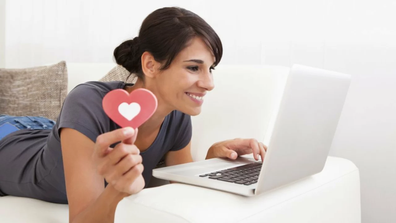 Should one date someone they met online ?
